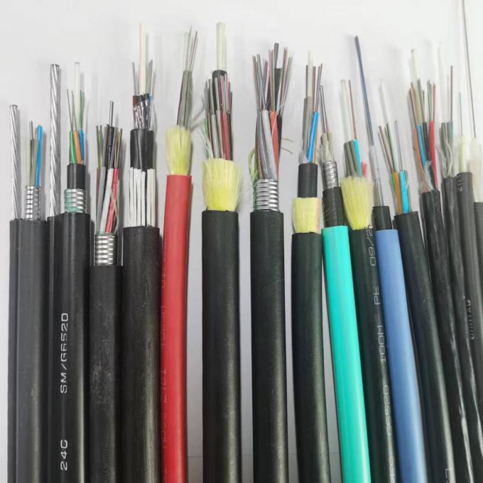 GYXTW สายเคเบิลไฟเบอร์ออปติกแบบเดียวที่ป้อมกันด้วยผ้า HDPE สําหรับใช้ในอากาศและท่อ 3