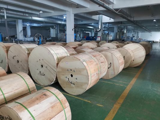 สายบินกลางแจ้ง GYTC8Y G652D สภาพแบบเดียว รูปที่ 8 สายไฟฟ้าไฟเบอร์ออปติก