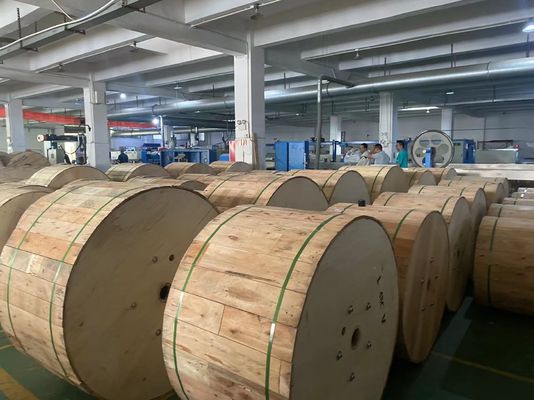 รูปแบบเดียว 8 สายไฟฟ้าไฟเบอร์ออปติกที่รองรับตัวเอง GYTC8S 24 48 96 Core