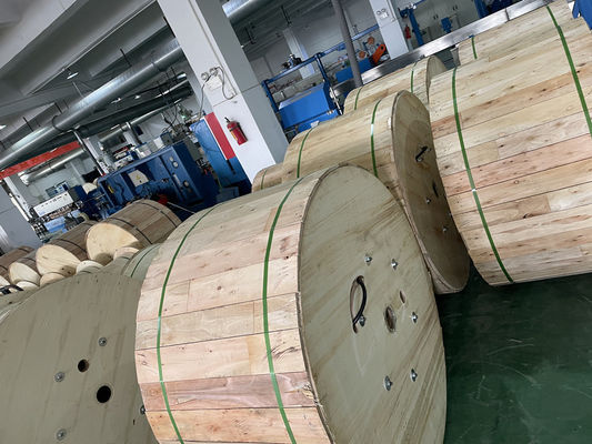 สายเคเบิลไฟเบอร์ออปติกกลางแจ้งแบบกำหนดเอง SM G652D สมาชิกความแข็งแรงของลวดเหล็กหุ้มเกราะ GYXTW53